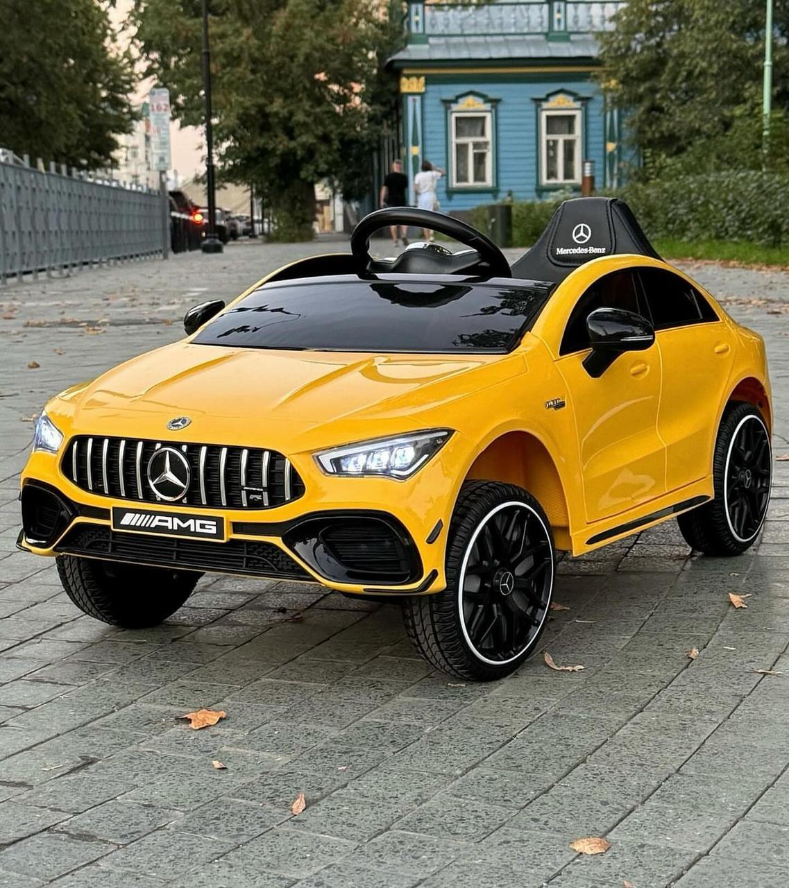 Дитячий електромобіль на акумуляторі Mercedes AMG GLA 45s з пультом радіокерування для дітей 3-8 років Жовтий