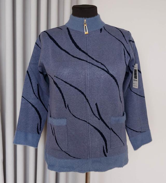 фотографія жіноча кофта на блискавці з коміром стійка