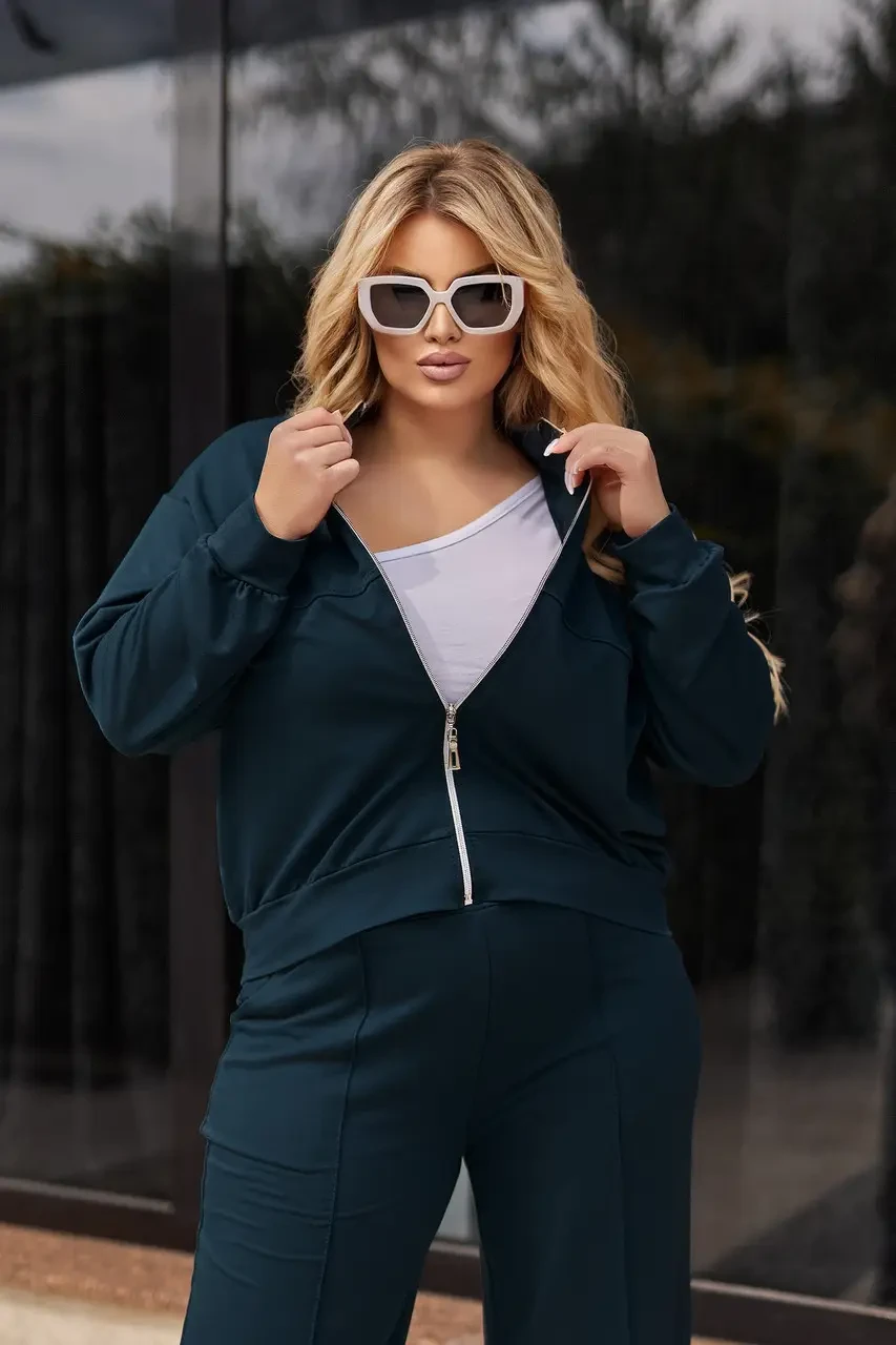 Жіночий спортивний костюм демісезонний зеленого кольору з широкими брюками з двонитки