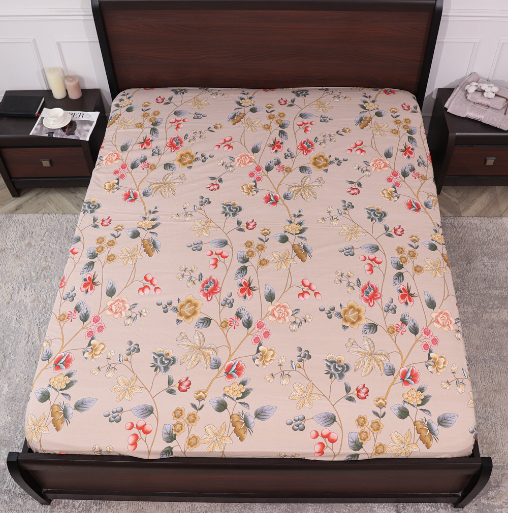 Натяжне двоспальне простирадло бязь на гумці з квітковим принтом на бежевому (120*200*25) міцне бавовняне