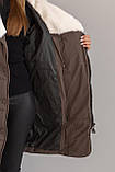 Коричнева жіноча зимова куртка оверсайз Фрея в розмірах 44-54, фото 6