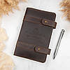 Блокнот та ручка з гравіюванням у дерев'яній коробці Коричневий B6 | Подарунок брату на День Народження, фото 3