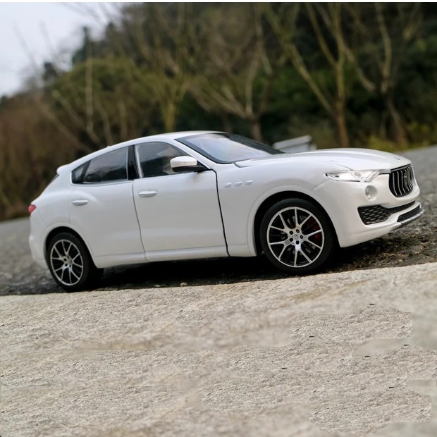 Масштабна модель автомобіля Maserati Levante металева колекційна машина автомодель кросовера 4 кольори, фото 1