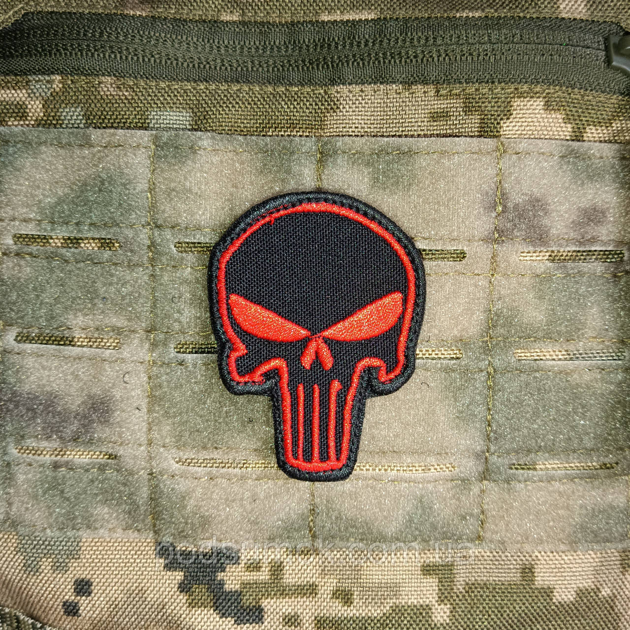 Шеврон Каратель Punisher червоний на липучці для велкро патч