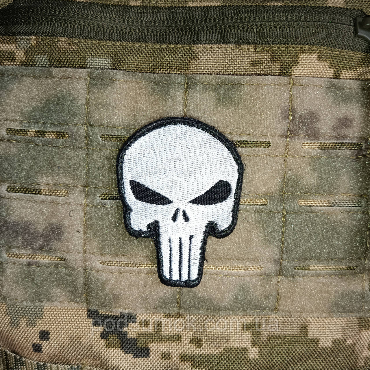 Шеврон Каратель Punisher білий на липучці для велкро патч