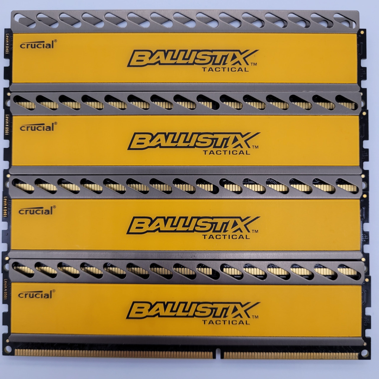 Комплект оперативної пам'яті Crucial Ballistix DDR3 16Gb (4x4Gb) 1866MHz PC3 14900U CL9 (BLT4G3D1869DT1TX0) Б/В