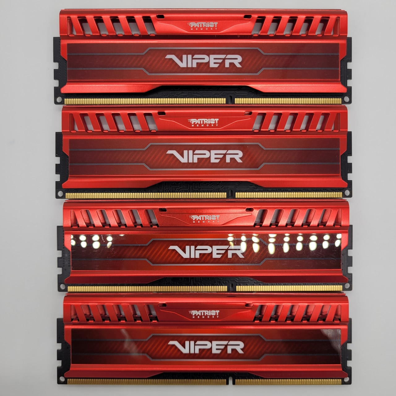 Комплект ігрової оперативної пам'яті Patriot Viper DDR3 16Gb 1600MHz PC3 12800U 1R8 CL9 (PV38G160C9KRD) Б/У