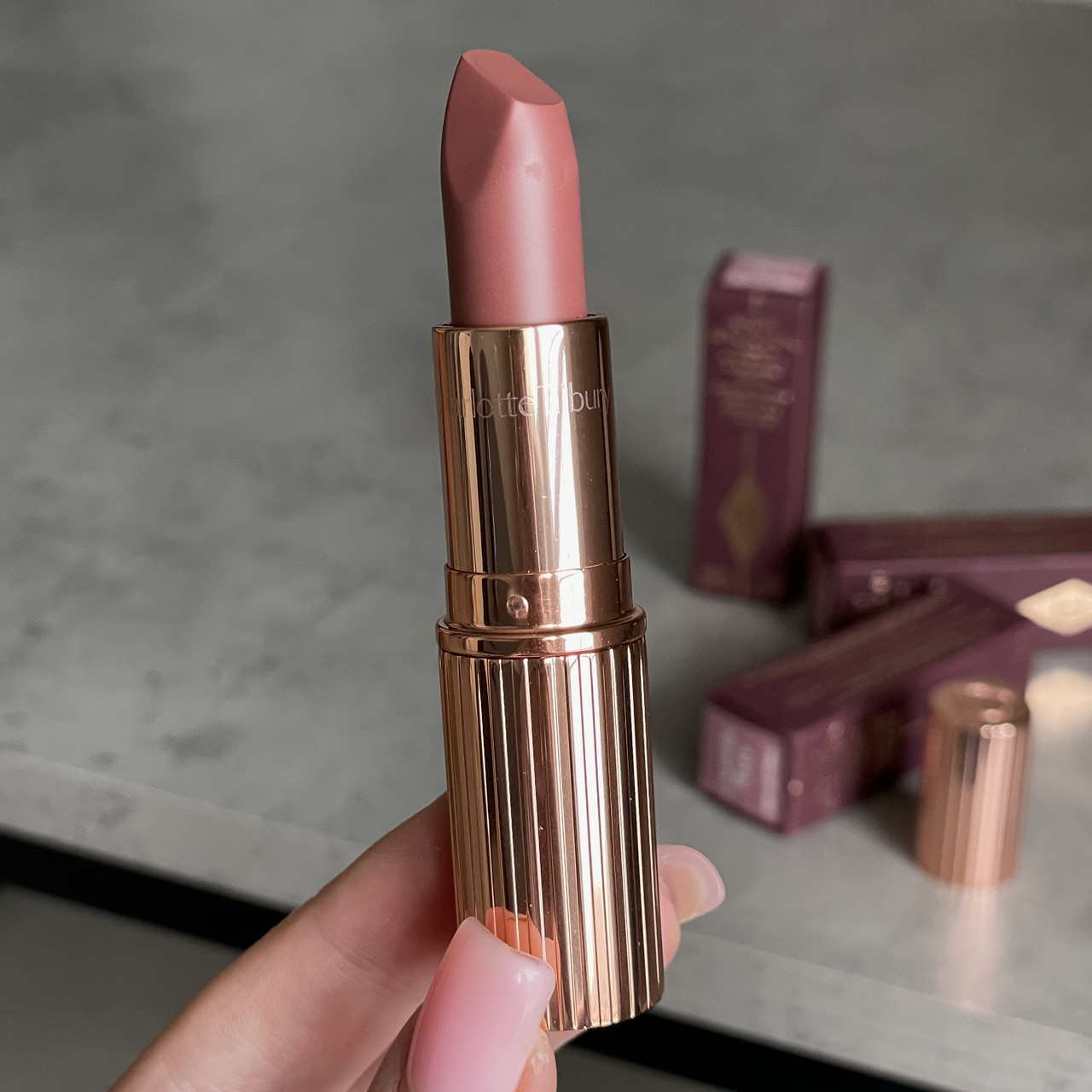 Помада Charlotte Tilbury Matte Revolution (Very Victoria) 3.5 g (ID ...
