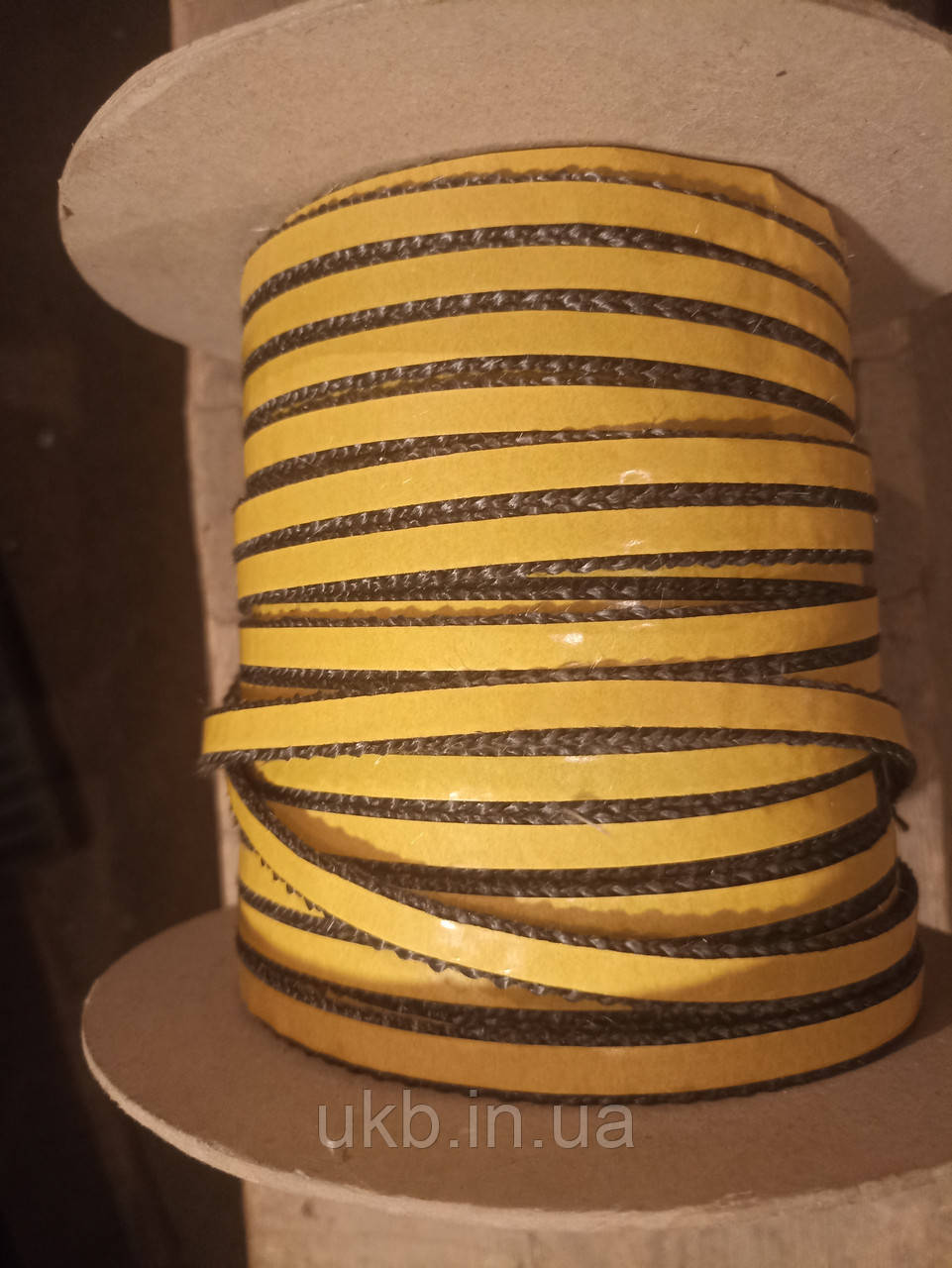 Шнур керамічний плоский для герметизації самоклейний