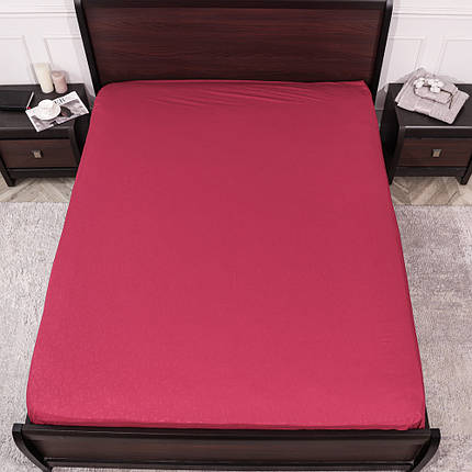 Двоспальне натяжне простирадло-чохол із поліестеру мікрофібра на гумці (160*200*25) червона однотонна з метеликами, фото 1