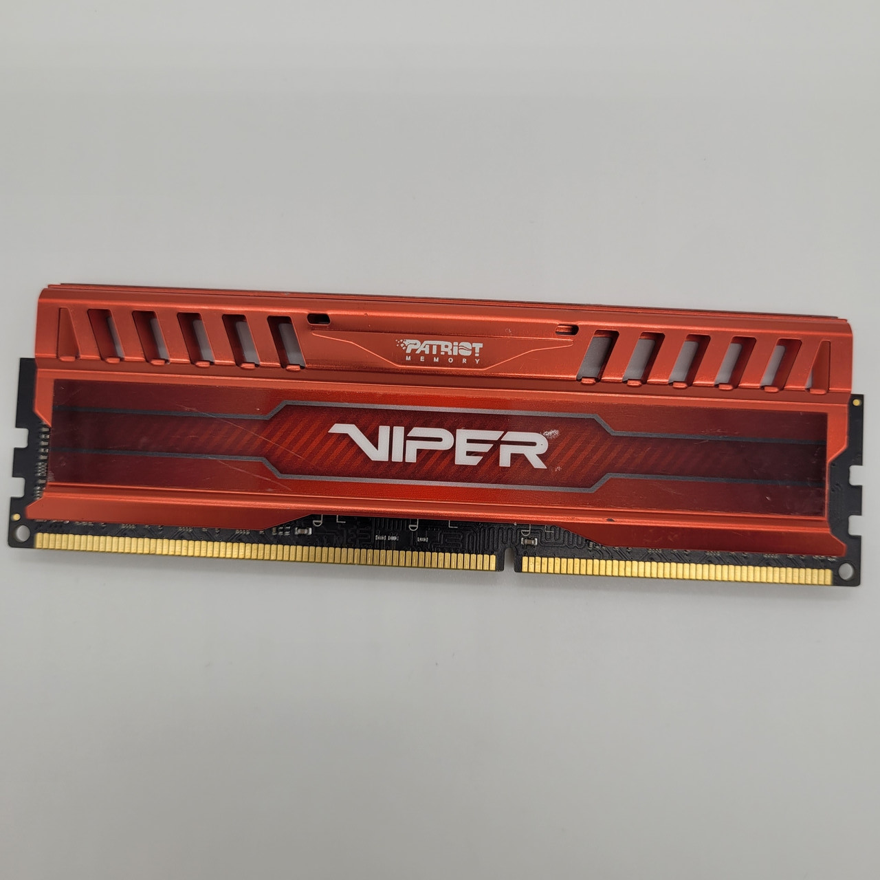 Ігрова оперативна пам'ять Patriot Viper DDR3 4Gb 1600MHz PC3 12800U 2R8 CL9 (PV38G160C9KRD) Б/В