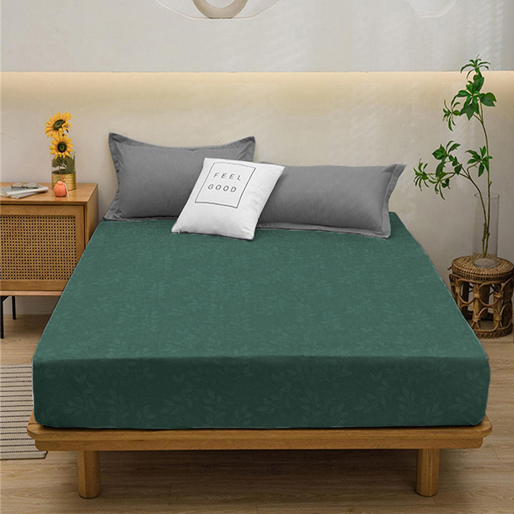 Темне зелене простирадло-гумка захисне односпальне (90*200*25) полуторне однотонне мікрофіброве з принтом гілочки