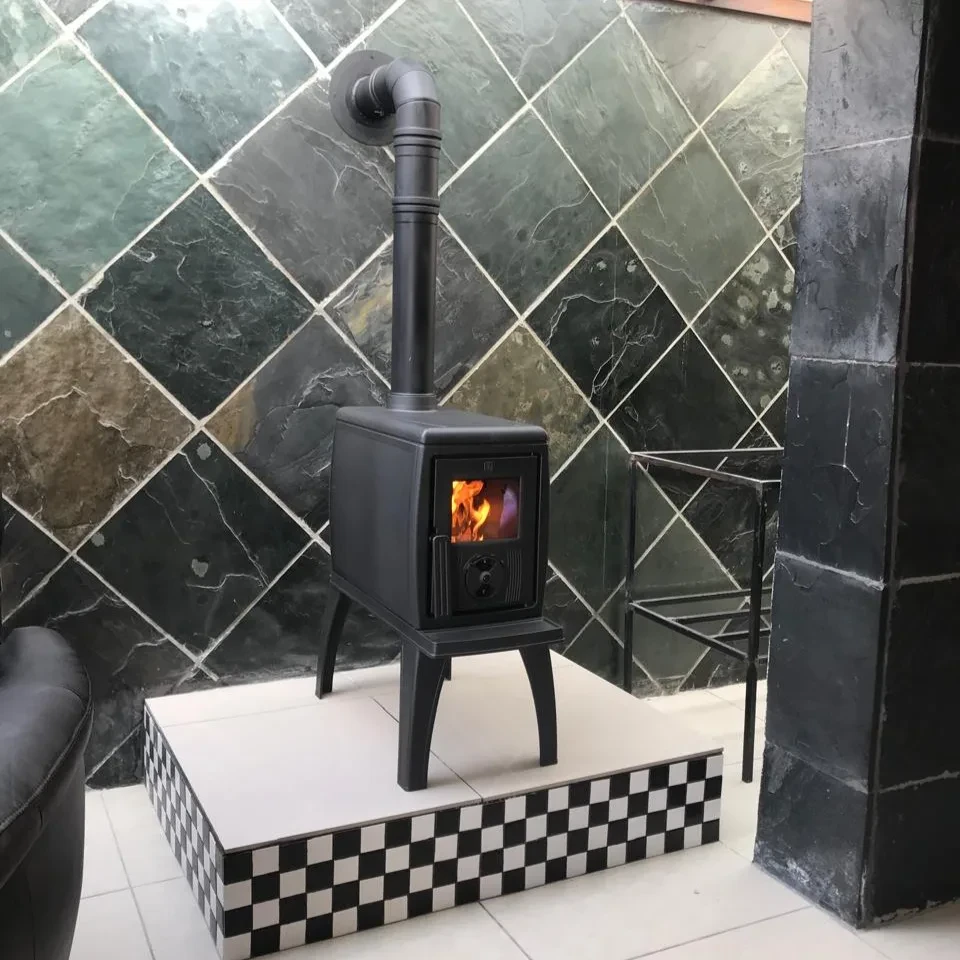 Опалювально-варильна піч буржуйка з чавуну на ніжках з плитою для будинку, дачі Plamen TRENK