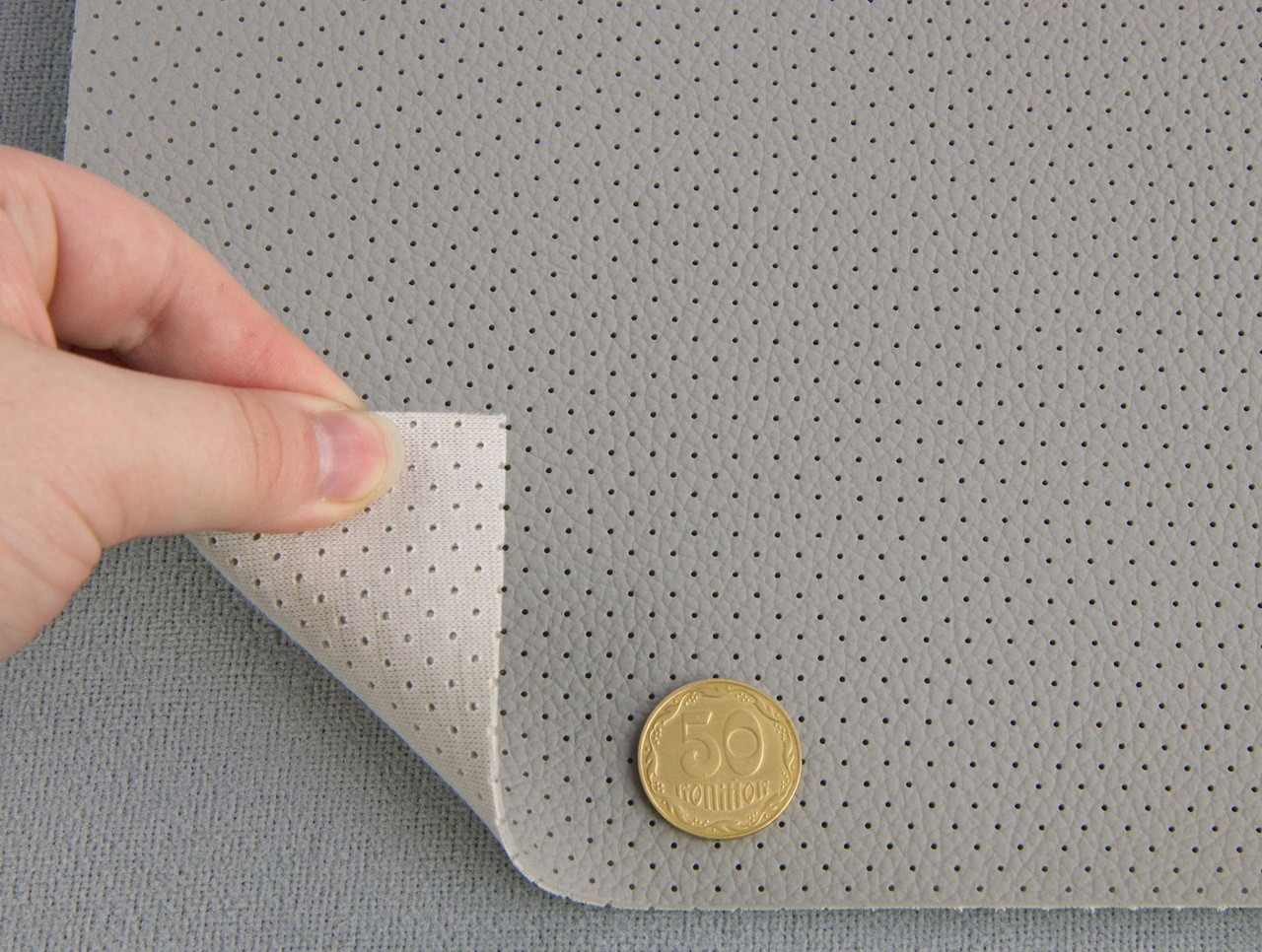 Автомобільний шкірзам перфорований Mercedes 911p, колір світло-сірий, на тканинній основі (ширина 1,40 м) Туреччина, фото 1