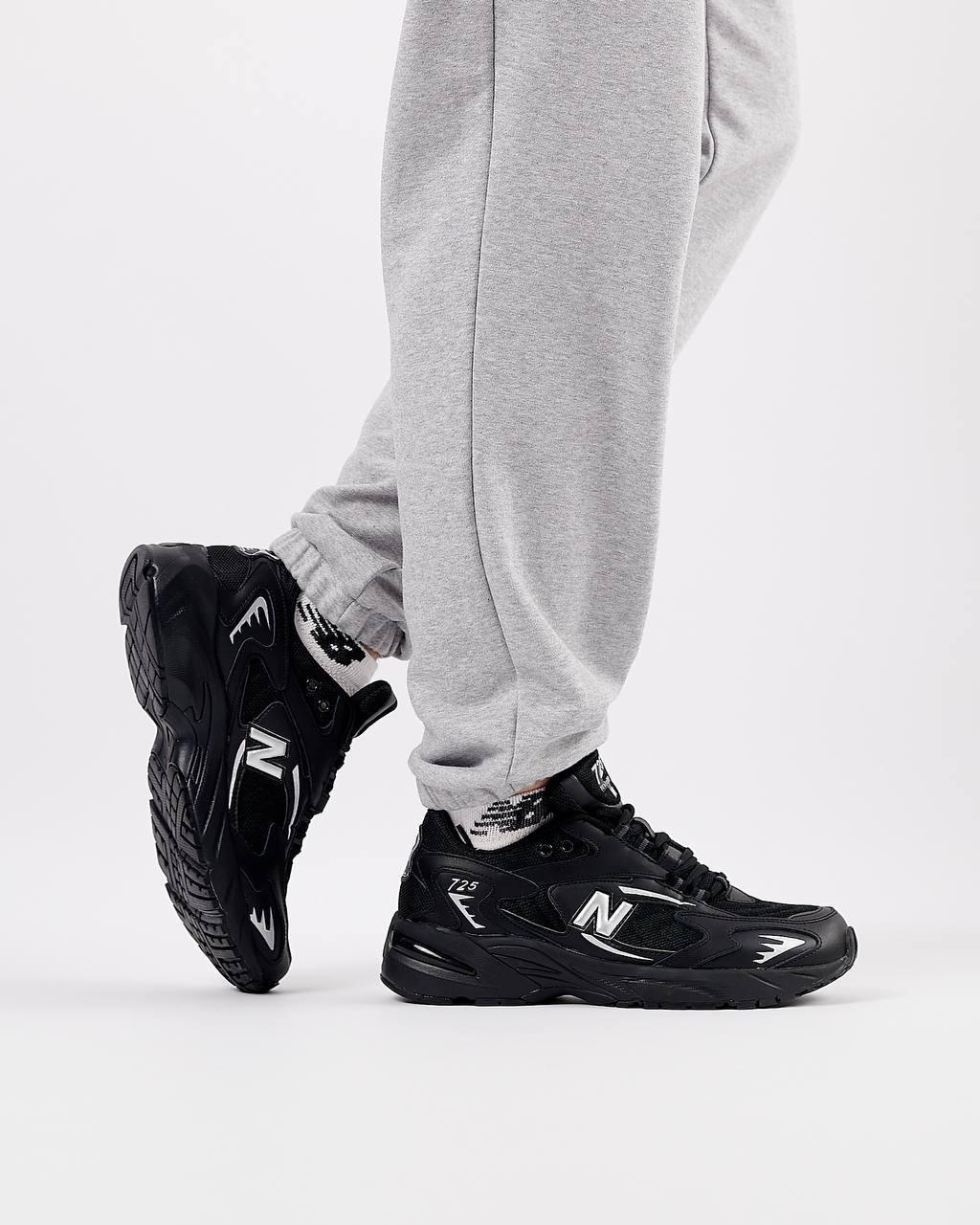 Чоловічі кросівки шкіра текстиль New Balance 725 All Black, кеди Нью Беланс сірі весни літо. Чоловіче взуття