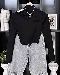 Стильний жіночий топ з з вирезом у чорному кольорі