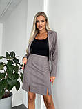 Кавовий жіночий костюм із кашеміру в ялинку: спідниця та укорочений піджак, фото 4