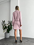 Пудровий жіночий костюм із кашеміру в ялинку: спідниця та укорочений піджак, фото 6