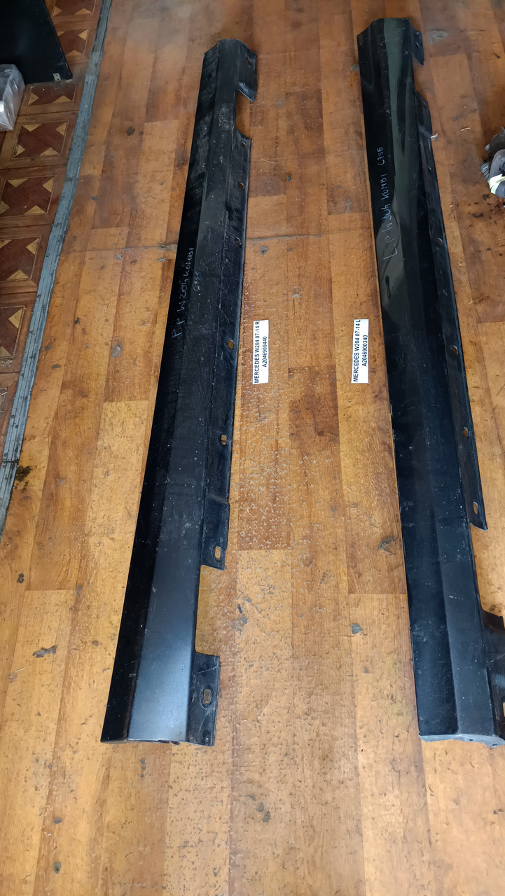 Накладки порогів A2046900340 A2046900440 для Mercedes W204 07-14