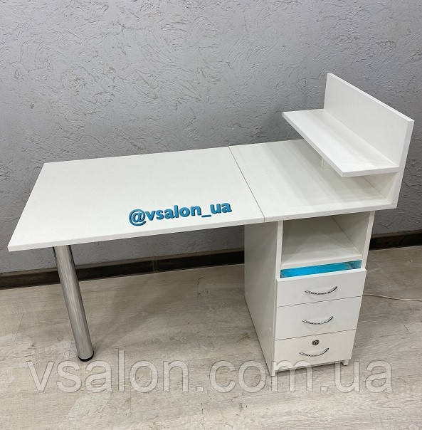 Класичний манікюрний стіл з УФ лампою V542
