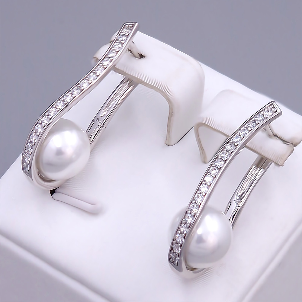 Сережки XР. Родій. Камені: перли та білий циркон. Довжина: 30 мм. Ширина: 9 мм.