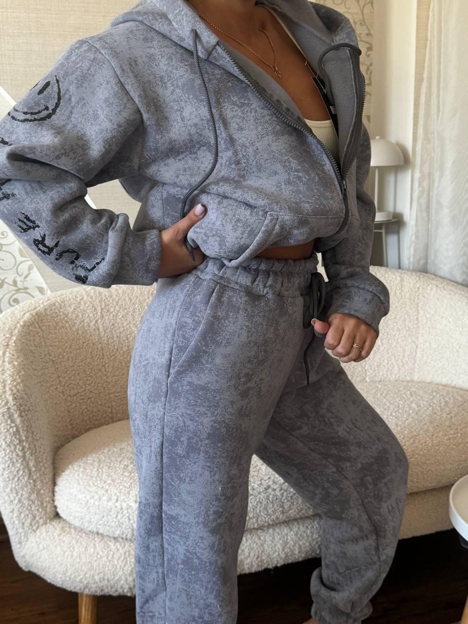 Жіночий теплий сірий спортивний костюм-двійка в мармуровий принт з дорогої тринитки пеньє на флісі на флісі, фото 1