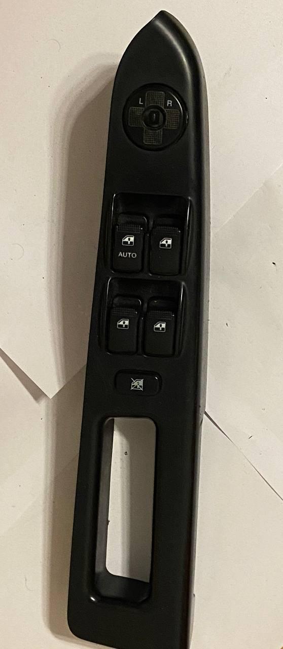 Кнопка склопідіймачів 620W10250