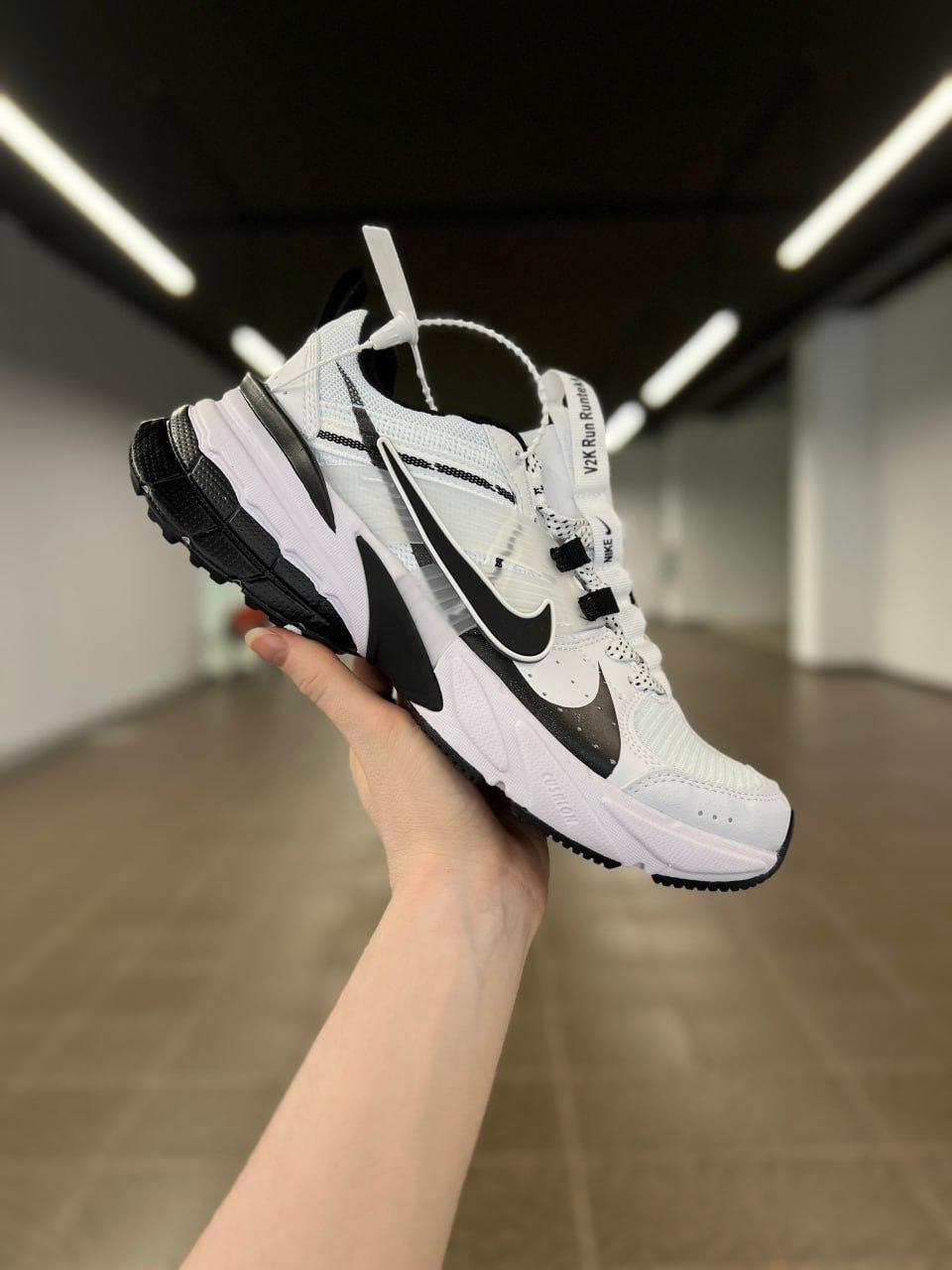 Кросівки Nike V2K Runtekk White Black / Найк В2К Рантек Білі з Чорним