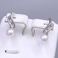 Сережки XР. Родій. Камені: перли та білий циркон. Довжина: 20 мм. Ширина: 6 мм.