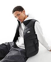 Чоловіча осіння чорна жилетка Nike Storm Fit Black тепла без рукавів Безрукавка Найк непромокаюча плащівка осінь весна, фото 3