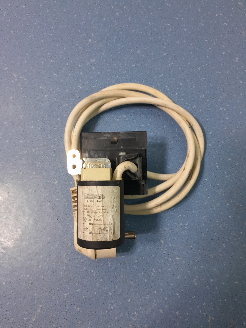 Мережевий фільтр 4116124303D для пральної машини Ariston, Indesit, Whirlpool