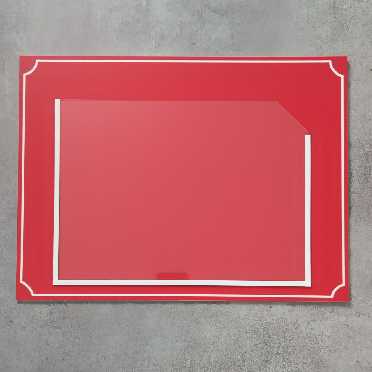 Табличка червона з кишенею А4