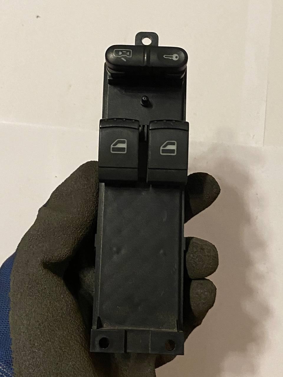 Кнопки склопідіймачів Bosch Volkswagen / Seat 1J3 959 857 / 1J3959857, фото 1