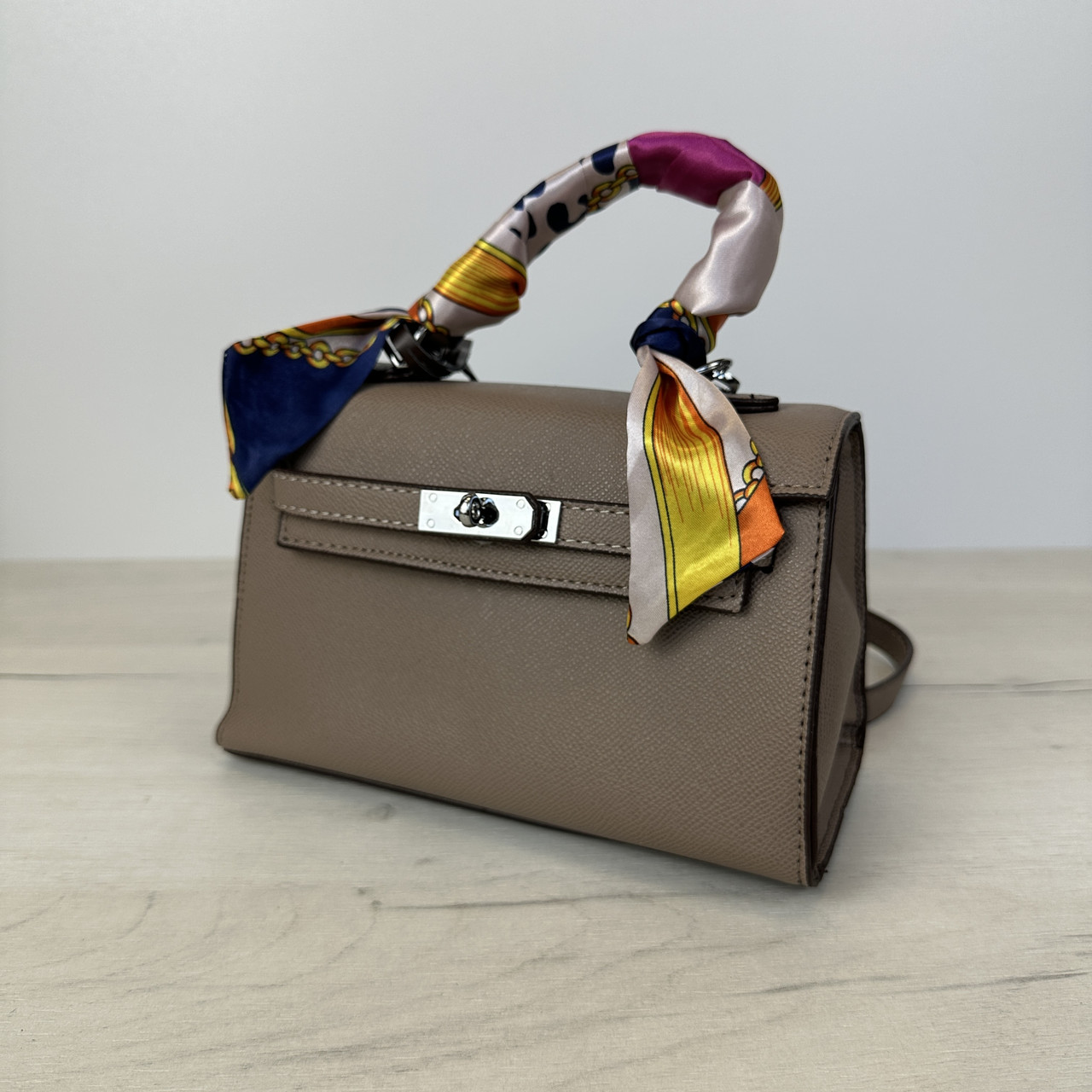 Сумка модна з ручкою 22см срібляста фурнітура А25-0354 Бежева, фото 1