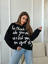 Об'ємний світшот з контрастними написами, круглим вирізом з двонитки чорного кольору в одному розмірі 42/46