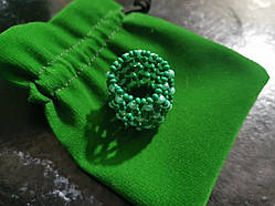 Універсальне кільце з бісеру та намистин — ручна робота, зелене