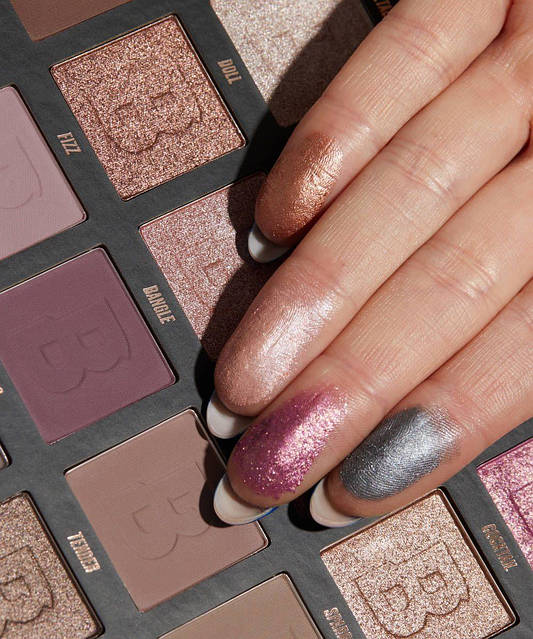 Ұзын аяқты медбике порно