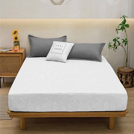 Біле натяжне захисне простирадло мікрофібра на гумці (120*200*25) полуторне однотонне з гілочками, фото 1