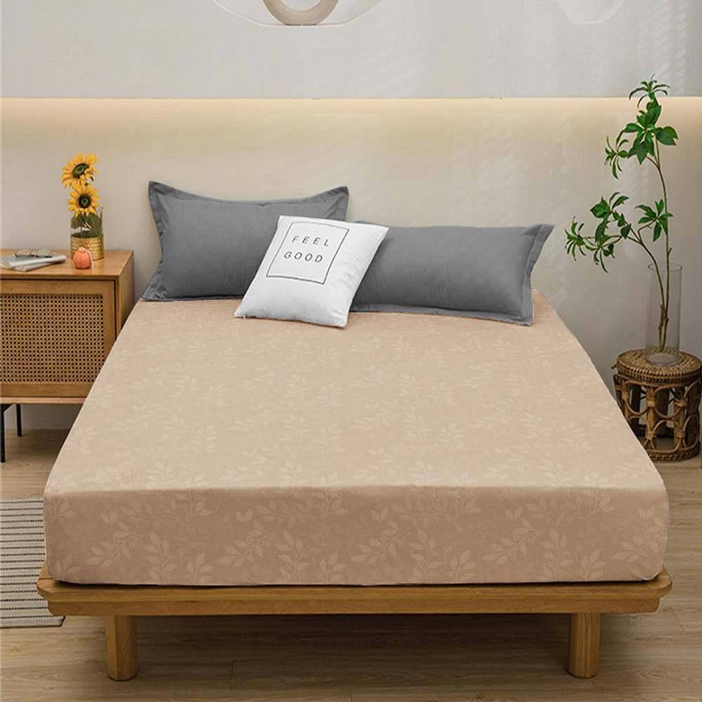 Натяжне захисне простирадло-чохол із мікрофібри на гумці (120*200*25) однотонне з гілочками на бежевому