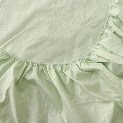 Натяжне однотонне простирадло-наматрацник мікрофібра на гумці (120*200*25) полуторне з гілочками на зеленому, фото 2