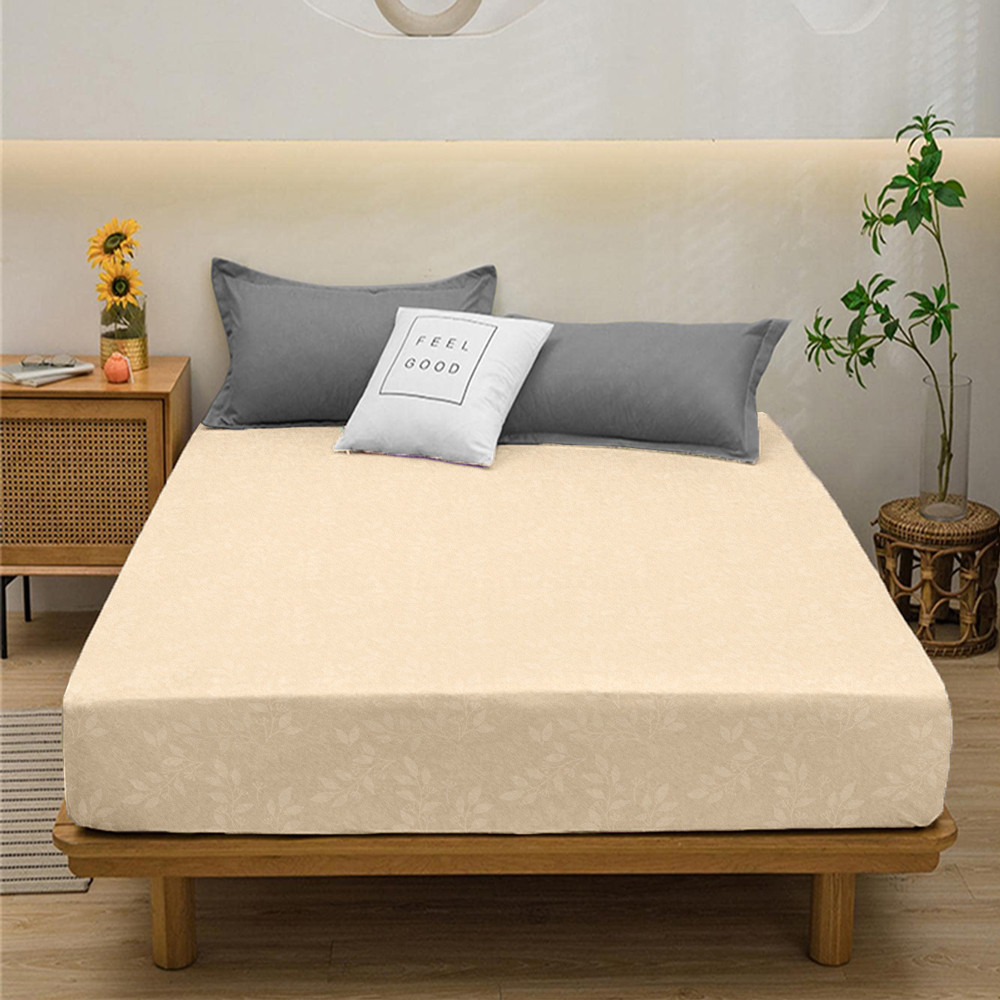 Світле натяжне простирадло на гумці полуторне односпальне (90*200*25) мікрофібра жовте однотонне з принтом гілочки