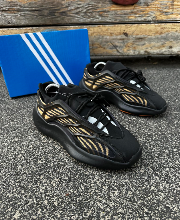 Чоловічі кросівки Adidas Yeezy Boost 700 V3 Clay Black Brown Адідас Ізі Буст 700 в3 чорні з коричневим