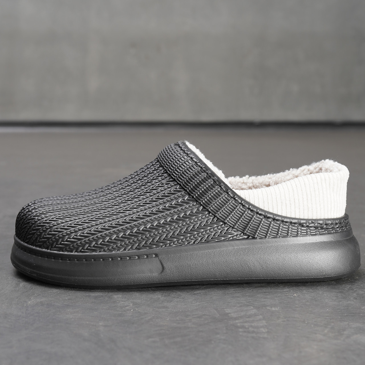 Жіночі утеплені резинові сабо