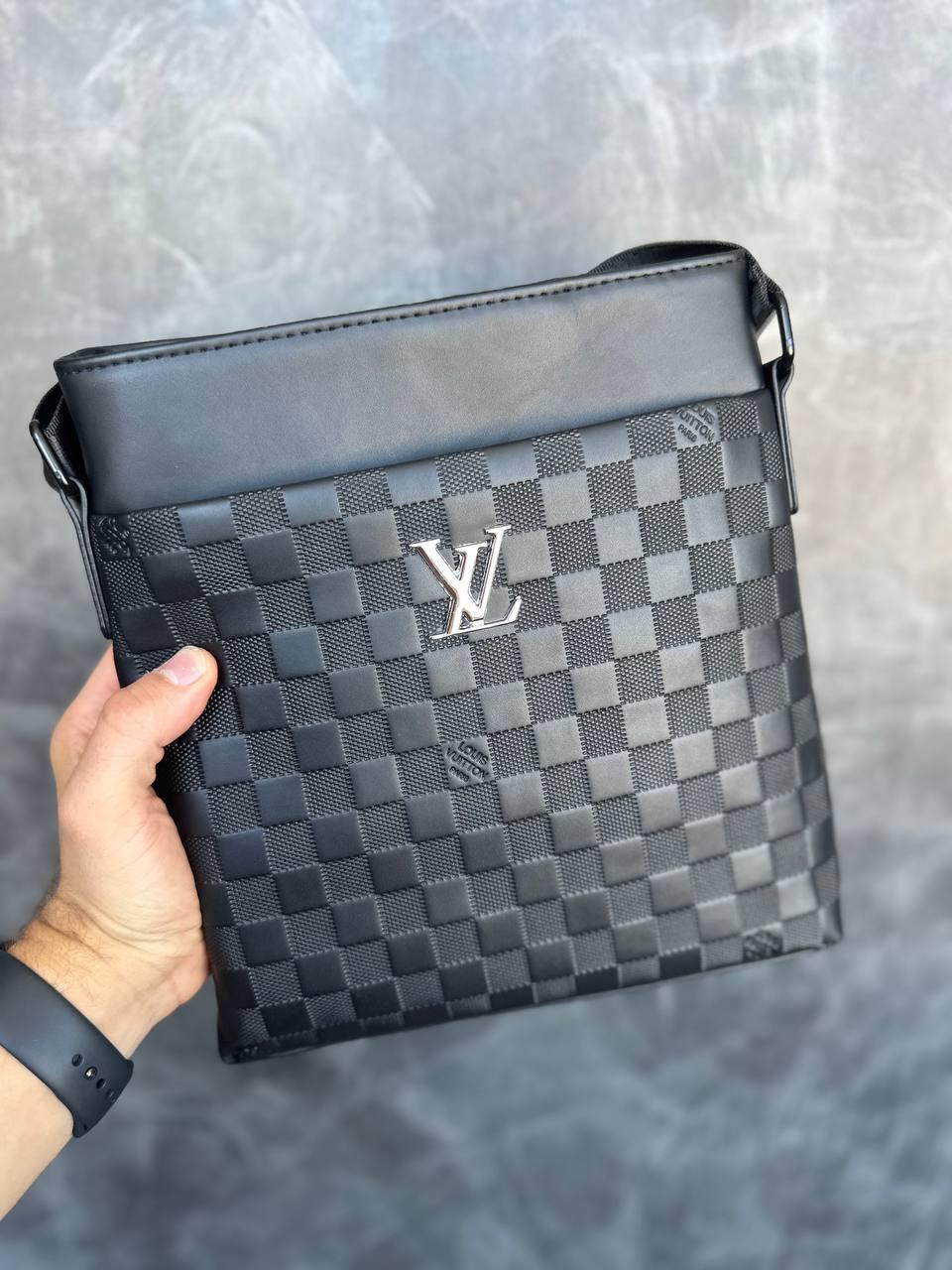 Чорна Сумка через плече Louis Vuitton