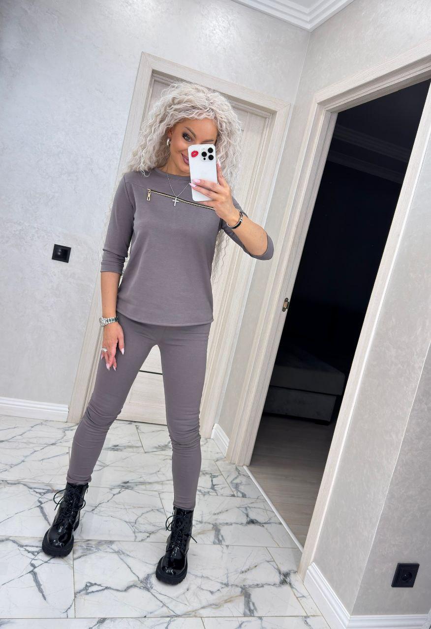 Стильний костюм із джерсі лосини та кофта блискавка на грудях