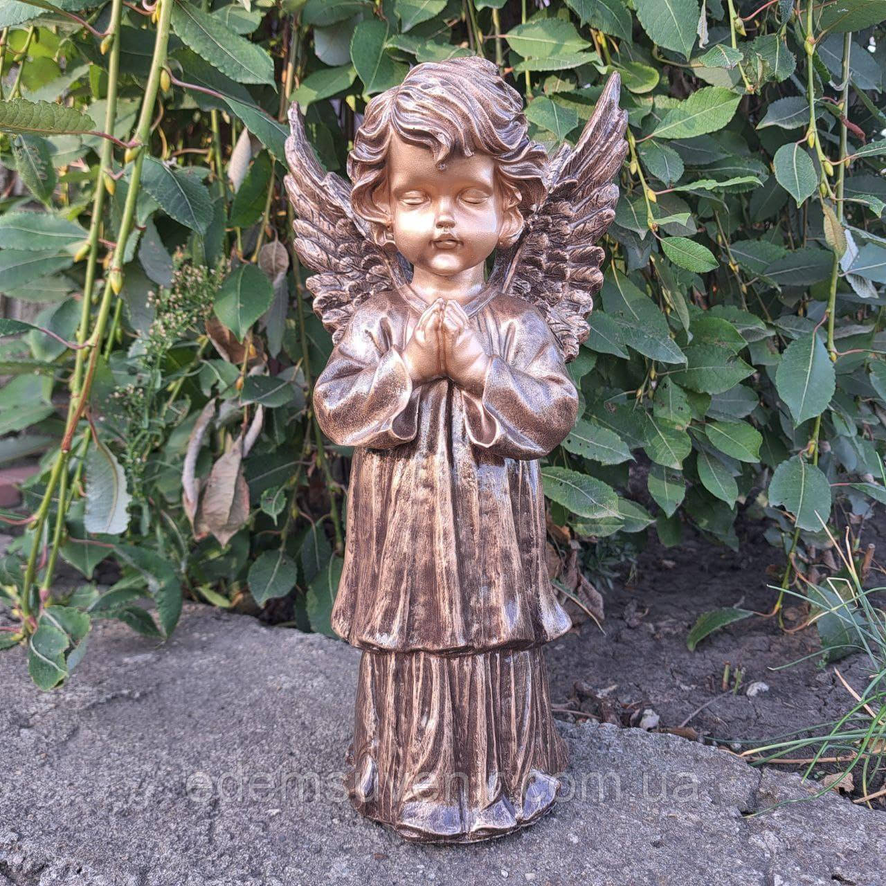 Фігура Ангел стоїть молящийся, висота 38 см, бронзовий колір, скульптура ангела на могилу з полістоуну