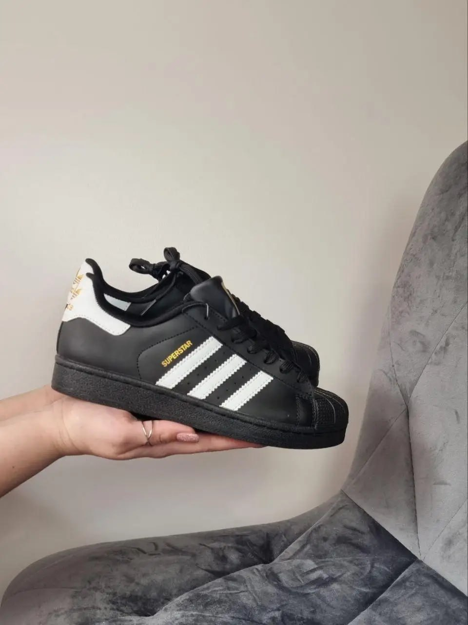 Кросівки жіночі чорні Adidas Superstar Black/White