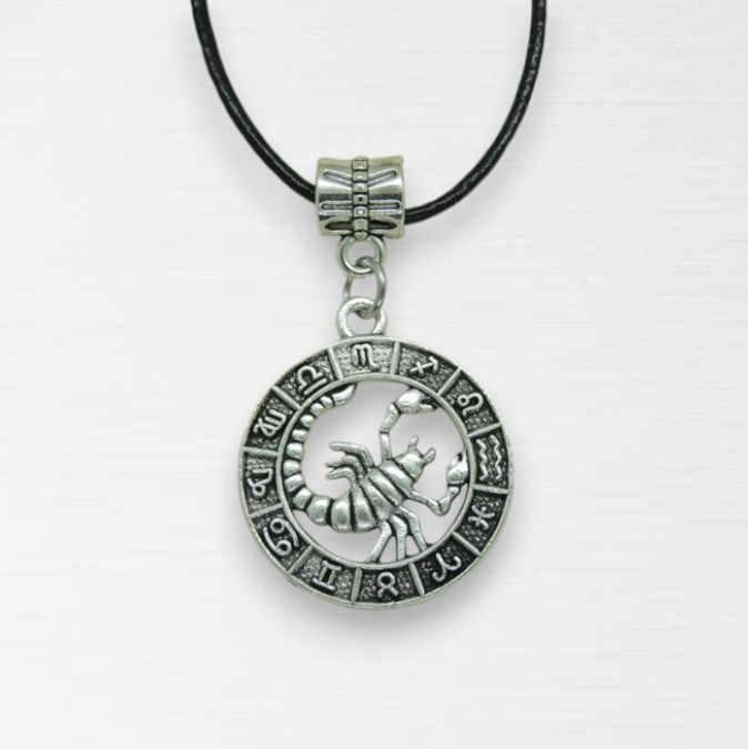 Кулон на шкіряному шнурку знак зодіаку Скорпіон сріблястий 3.3 см, фото 1