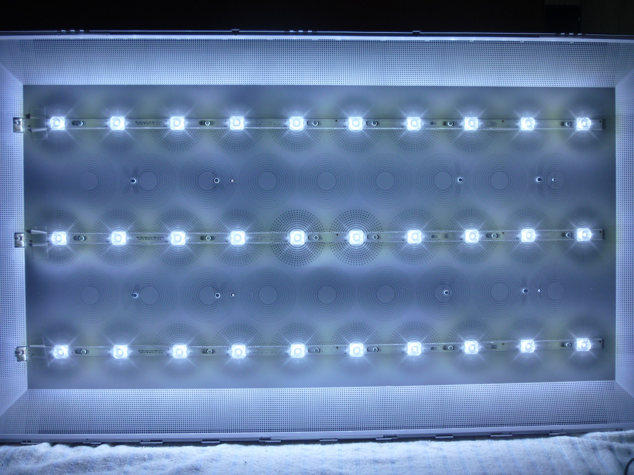 Світлодіодні LED-лінійки HRS-H535-043AU70-0310-3030-12.5-N-V4 (Б/У) (Samsung UE43CU7100UXUA).