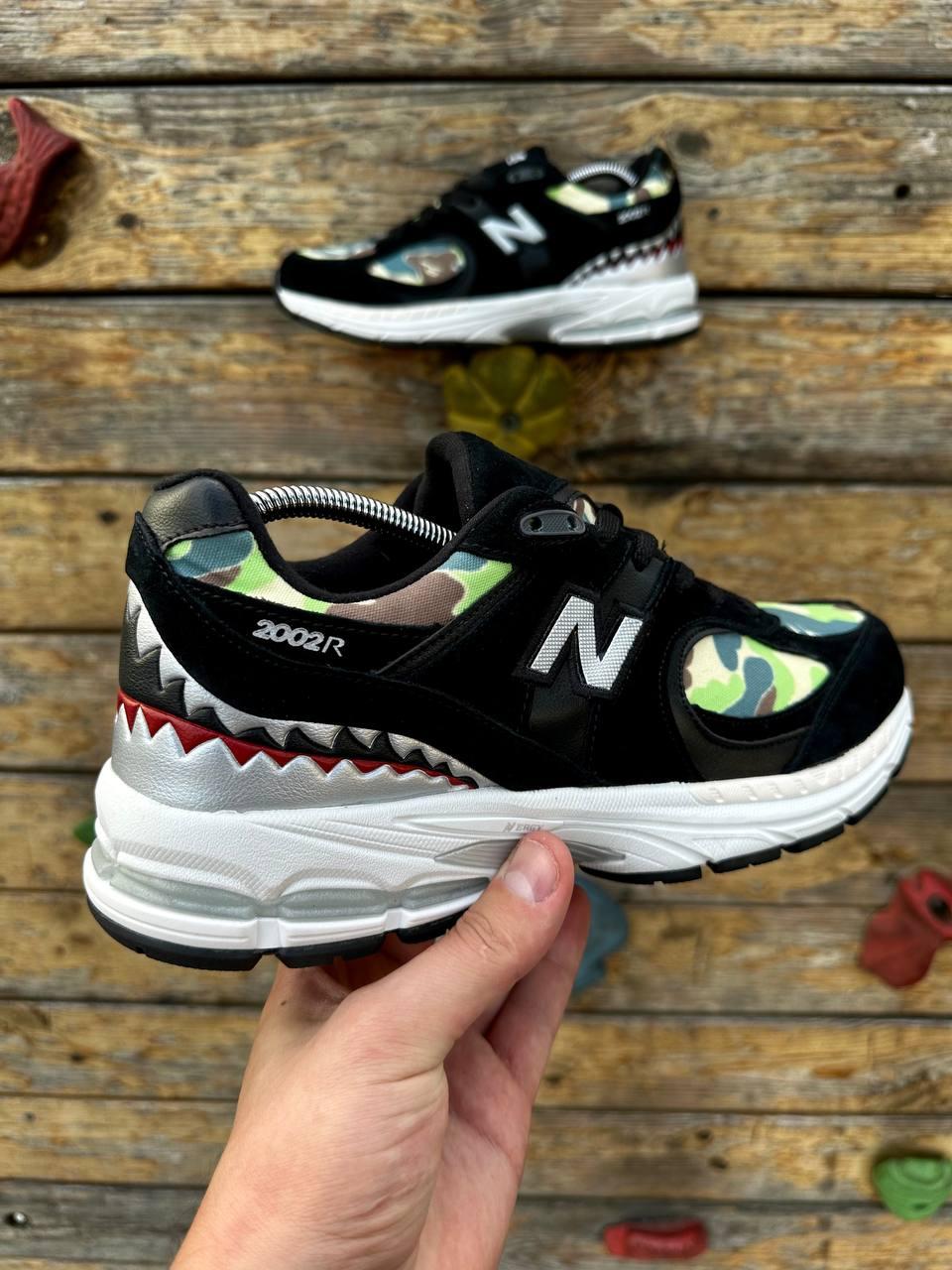 Чоловічі кросівки New Balance 2002R Bape Black Camo Green (чорні з білим) спортивні 810-7 НБ vkross